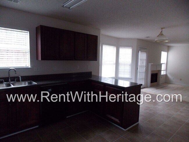 Foto del edificio - GORGEOUS 4 BEDROOM/2.5 BATH HOME!!!!................IN POPULAR VICKERS MILL SUBDIVISION.