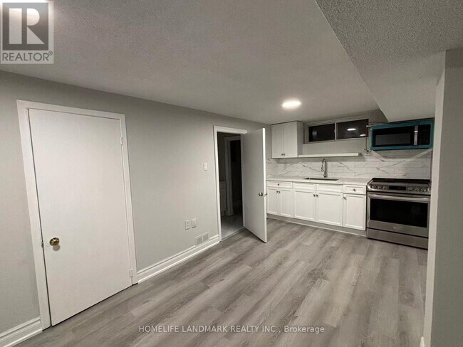 Building Photo - 320 Crosby Ave