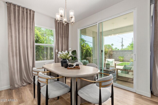 Foto del edificio - 1511 W Sierra Vista Dr