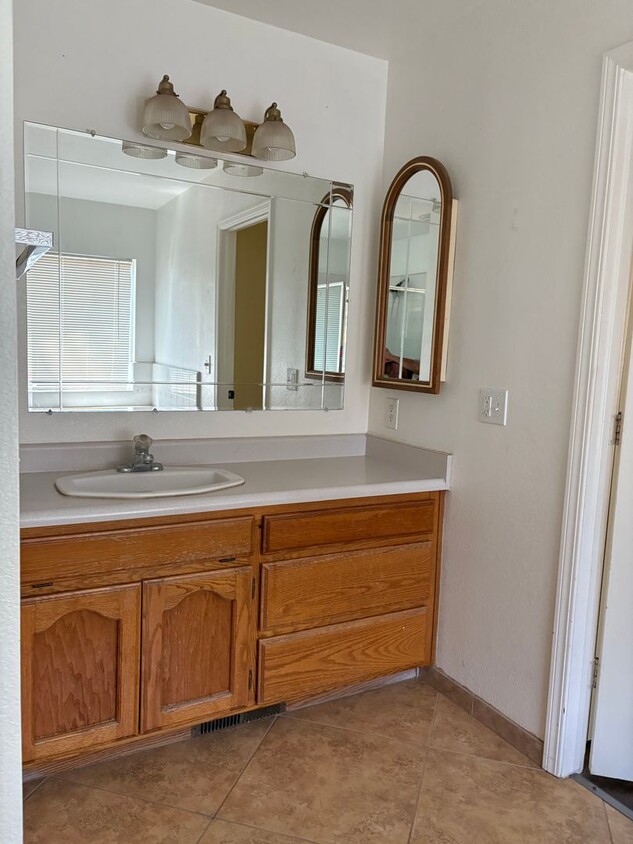Building Photo - 15049 Pinehurst Way