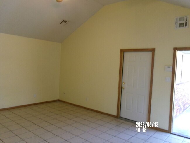 Foto del edificio - Charming Duplex $450.00 Off the first full Month's rent
