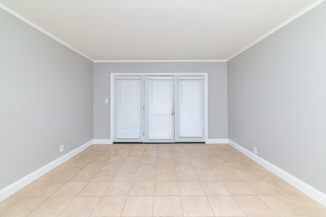 Building Photo - 431 Canberra Dr