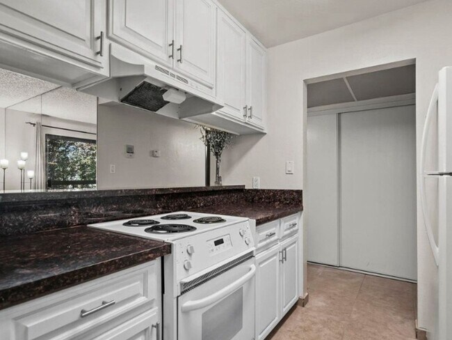 Foto del edificio - 2 Bedroom, 1 Bathroom Condo in Reno.  Lake...