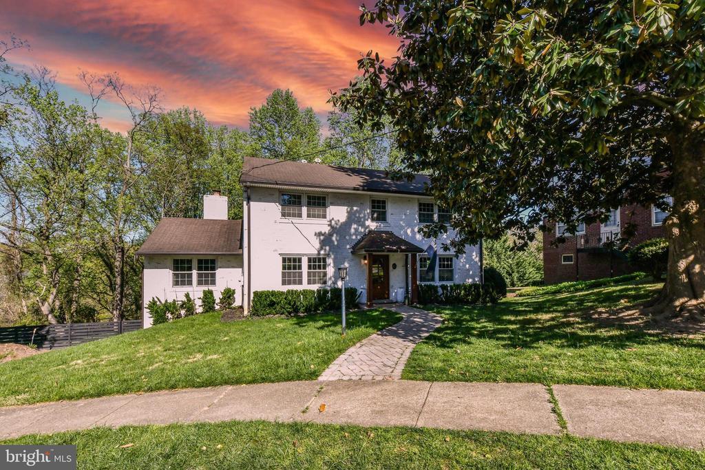 Foto principal - 3833 N Oakland St