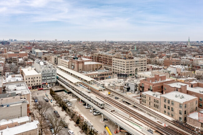 Foto aérea - 3130-3144 N Sheffield Ave