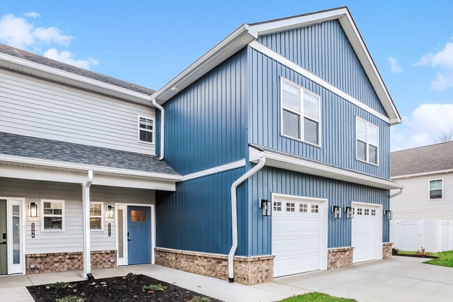 Building Photo - 2052 N Sarah Dr