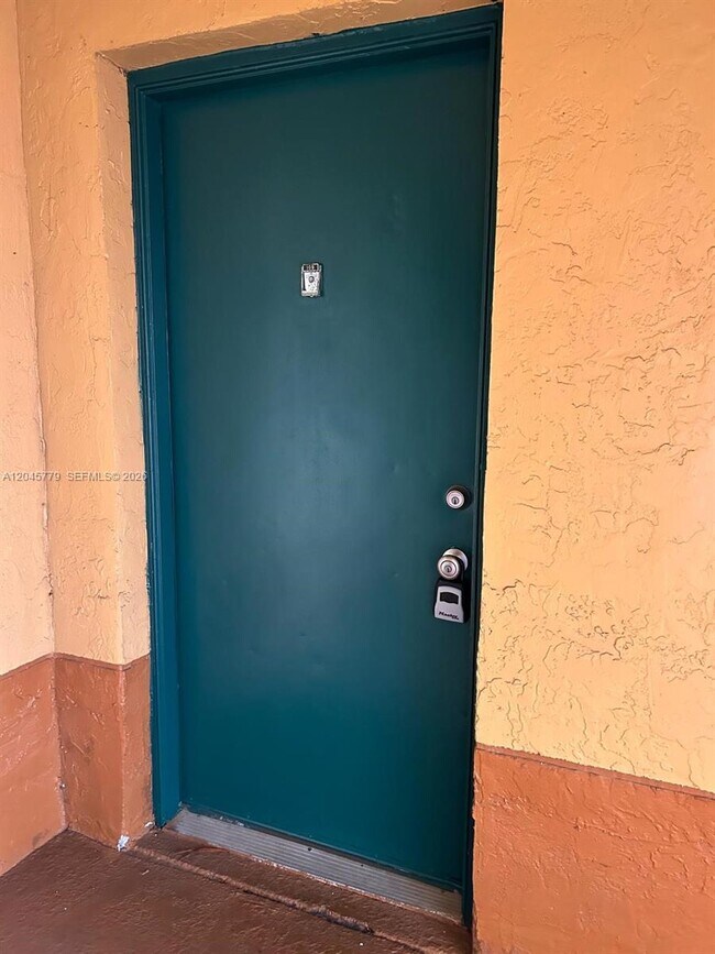 Foto del edificio - 10765 Cleary Blvd