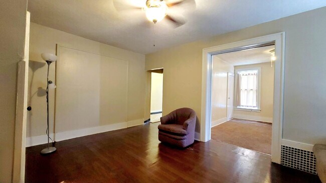 Building Photo - 402 Mishawaka Ave