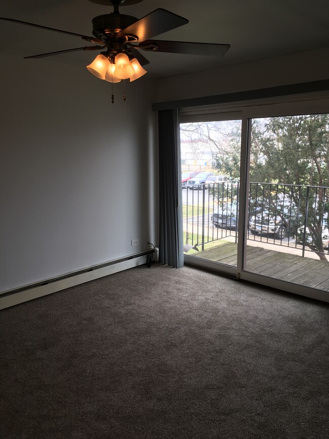 Building Photo - 1493 N Winslowe Dr