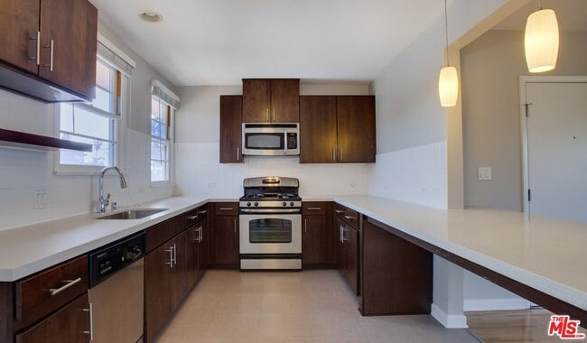 Building Photo - 1613 Penmar Ave