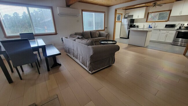 Building Photo - Move-In Ready 3-Bedroom Home with Deck and Mountain Setting