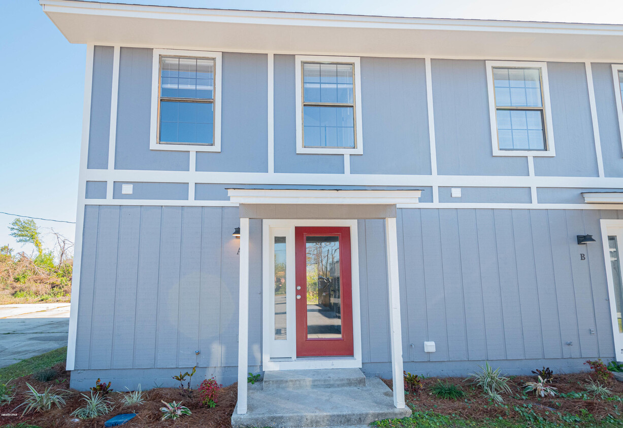 Foto principal - 4900 E 11th St