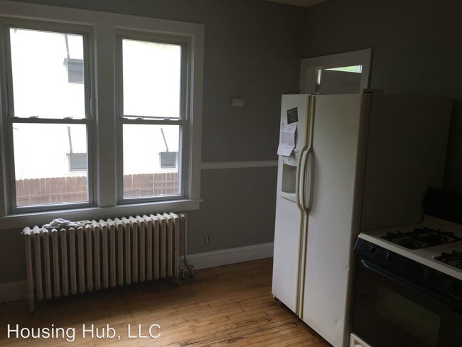 Building Photo - 856 Thomas Ave