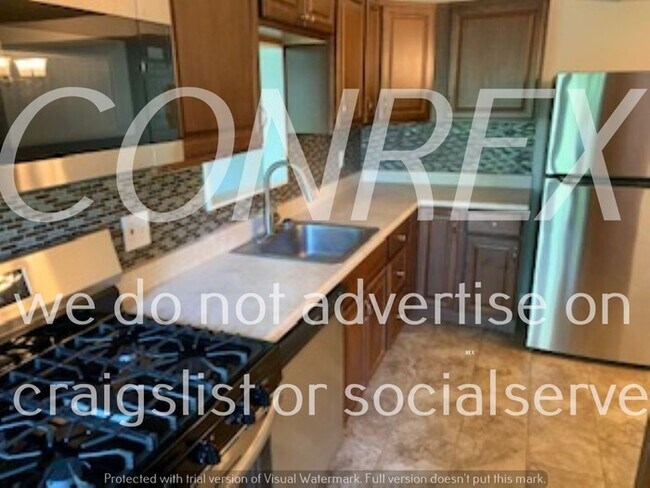 Building Photo - Gorgeous 3 Bed, 2 Bath Ranch