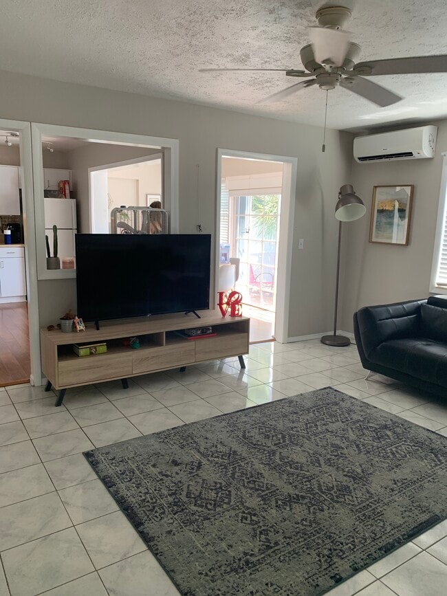 Building Photo - 1625 Wilson St