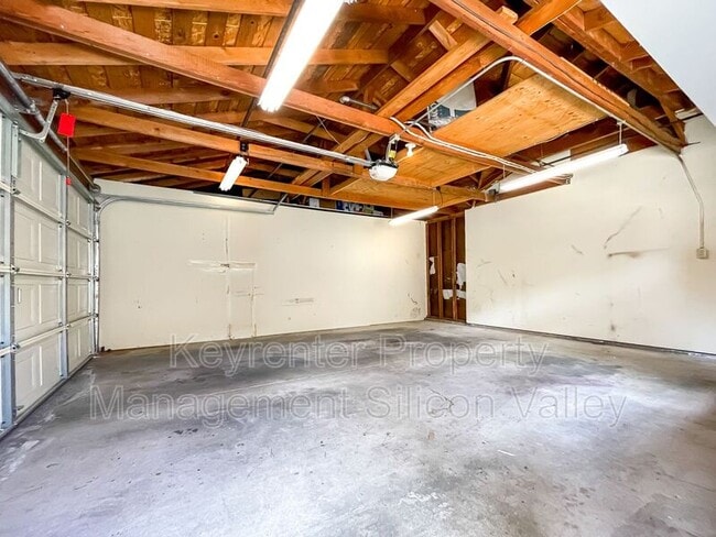 Building Photo - 933 Miramonte Ave