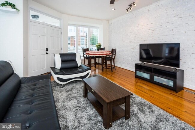 Building Photo - 600 S Linwood Ave