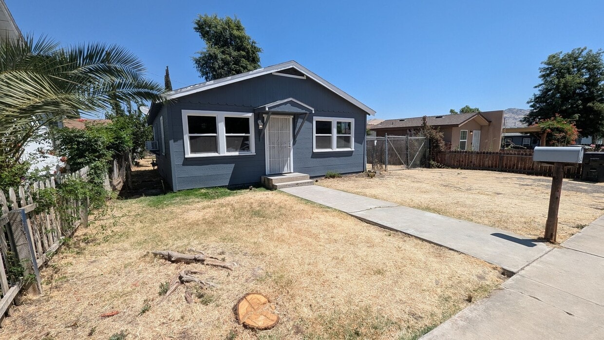 Primary Photo - Remodeled 2 Bedroom 1 Bath Cottage Home