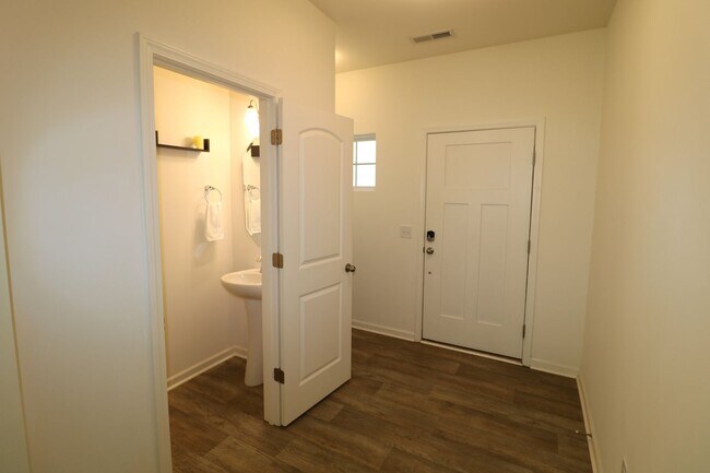 Foto del edificio - 4740 Wesmar Ct