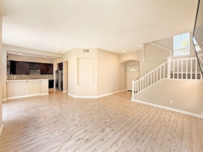 Foto del edificio - SD: Spacious 3BD/3BA Home in University City with Community Pool, Backyard Patio & 2-Car Garage