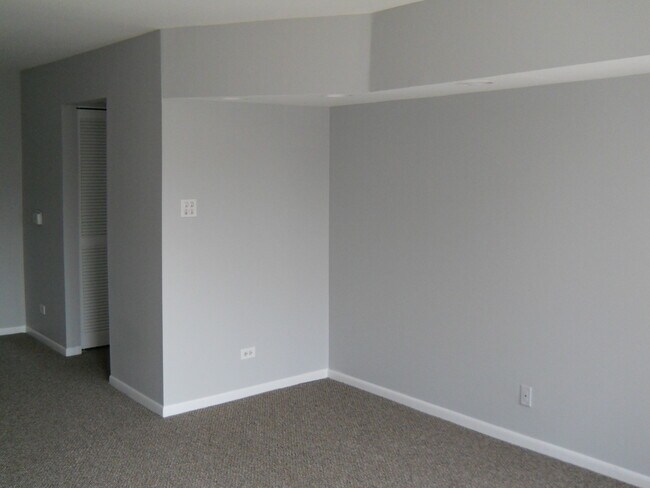 Building Photo - 105 Armstrong Dr
