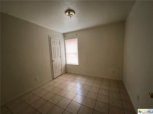 Building Photo - 1405 Dugger Cir