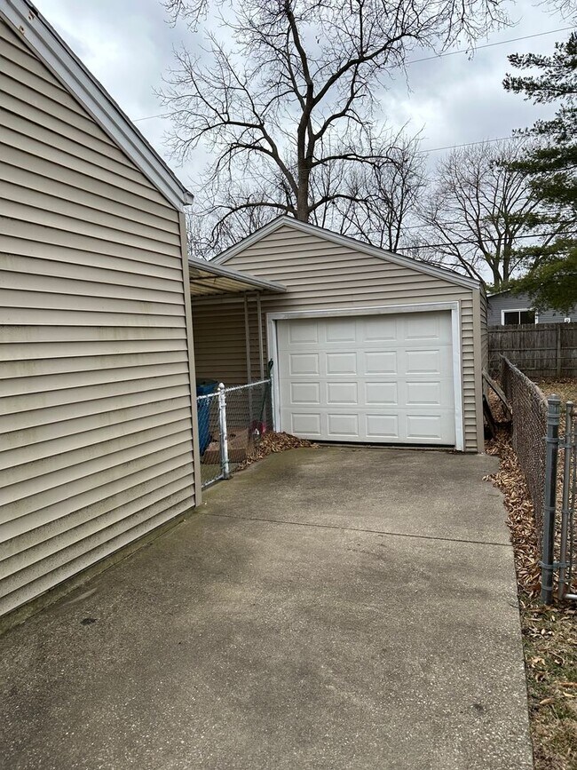 Foto del edificio - 3 Bedroom 1 Bathroom 1250.00