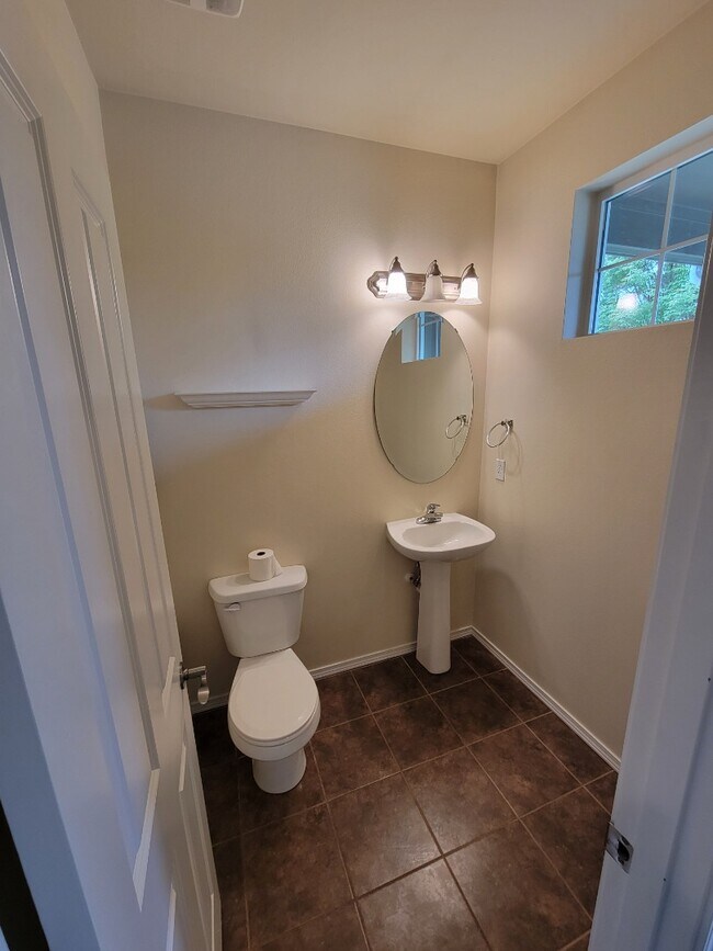 Foto del edificio - Spacious & Stylish 3-Bedroom Home in a Desirable Neighborhood!