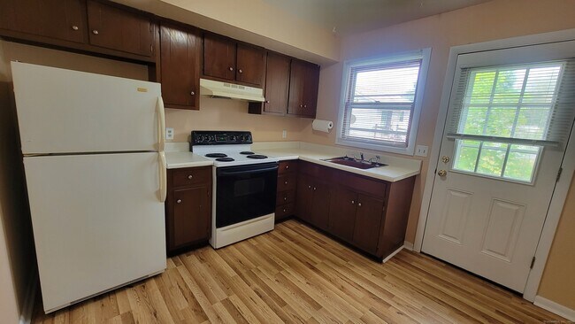 Foto del edificio - 31 Maywood Ln