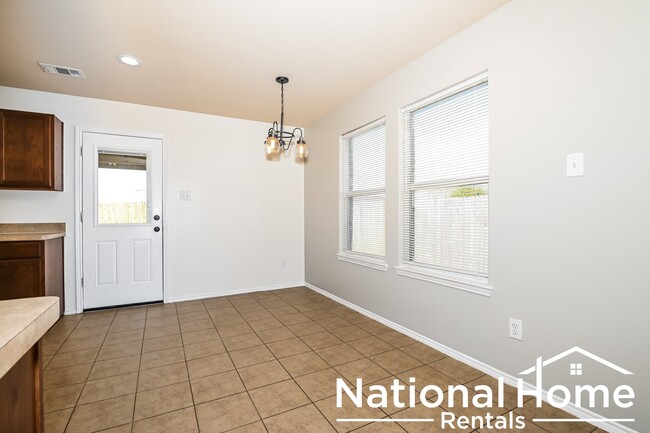 Building Photo - 411 Silver Leaf Dr