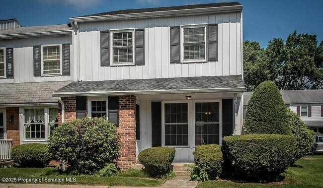 Foto del edificio - 166 Haverford Dr