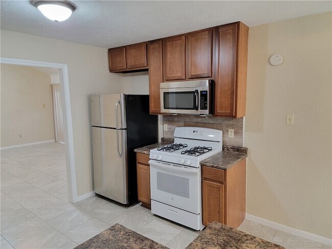 Foto del edificio - 4011 Windswept Dr