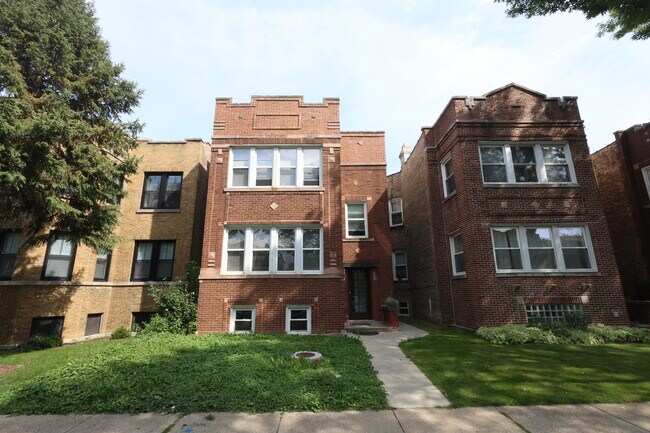 Building Photo - 5653 N Talman Ave