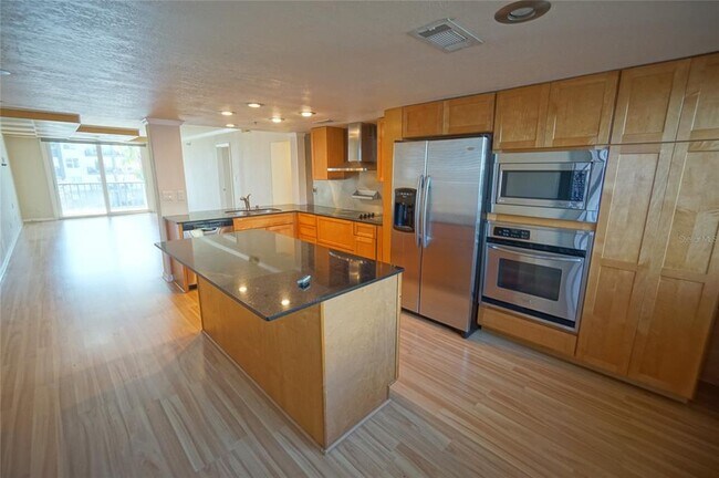 Foto del edificio - 201 W Laurel St