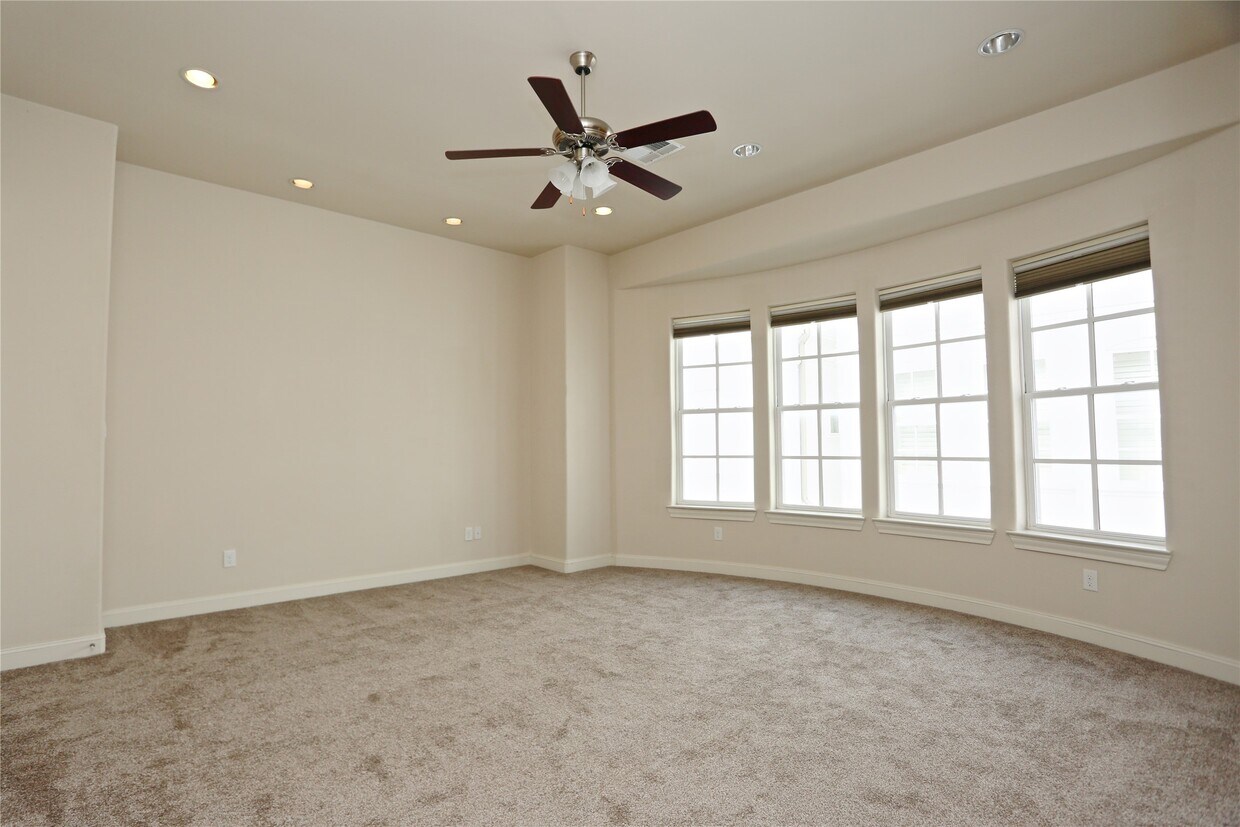 Building Photo - 3226 McKinney St