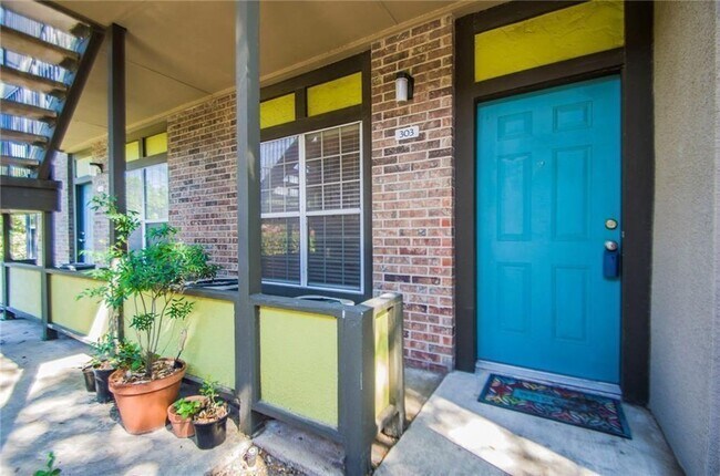 Building Photo - 7685 Northcross Dr