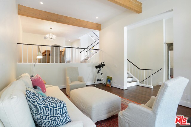 Foto del edificio - 17258 Palisades Cir