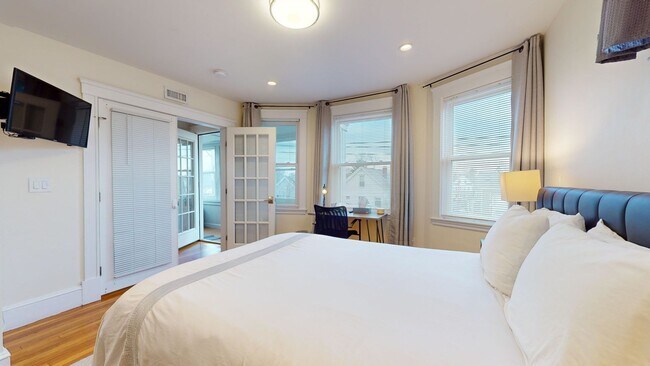 Foto del edificio - Fully Furnished and EVERYTHING Included