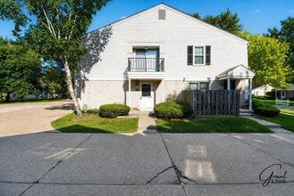 Building Photo - 24715 Meadow Ln