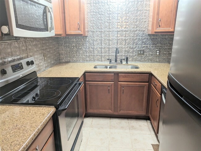 Building Photo - 2601 Bellefontaine St