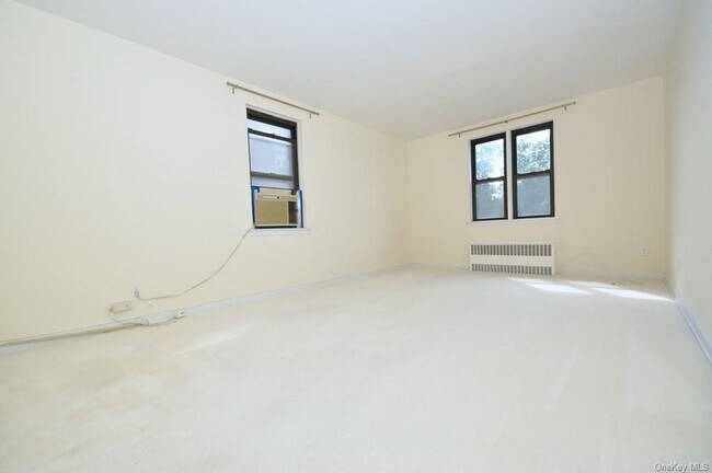 Building Photo - 142 Garth Rd