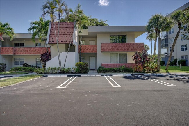 Building Photo - 823 Cypress Blvd