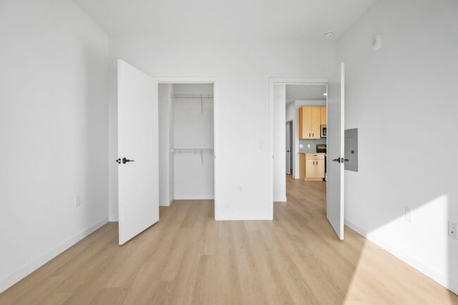 Building Photo - Irwin North