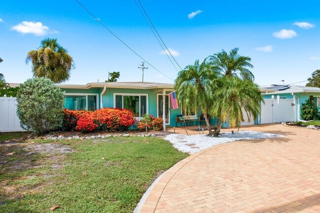 Foto del edificio - 580 Baywood Dr N