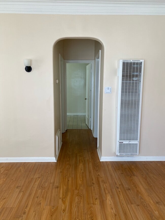 Hall Way - 1327 S Gramercy Pl