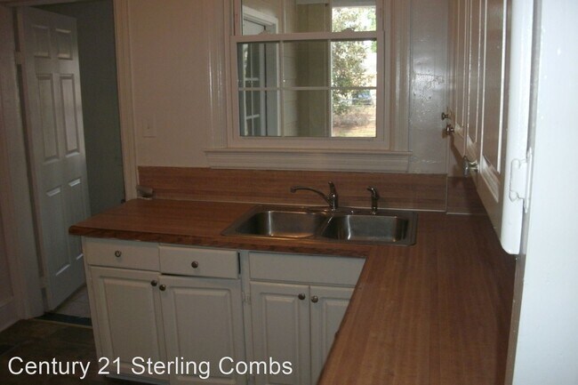 Building Photo - 3 br, 1 bath House - 1002 West Haven Blvd.