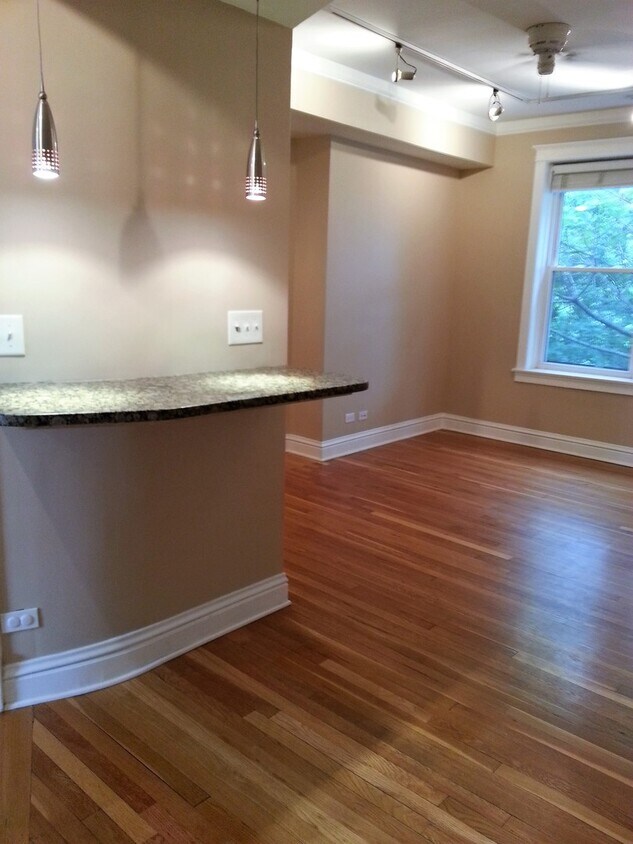 Foto principal - 2315 W Eastwood Ave