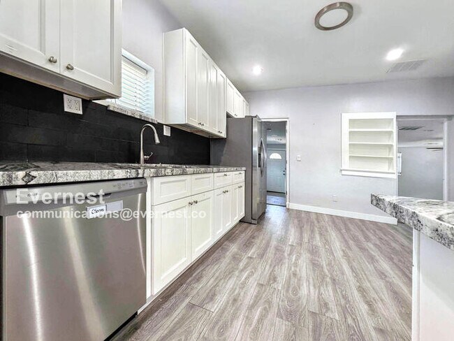 Foto del edificio - 2331 N Richland St
