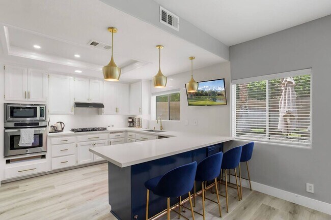 Building Photo - Pool Home in Palm Desert