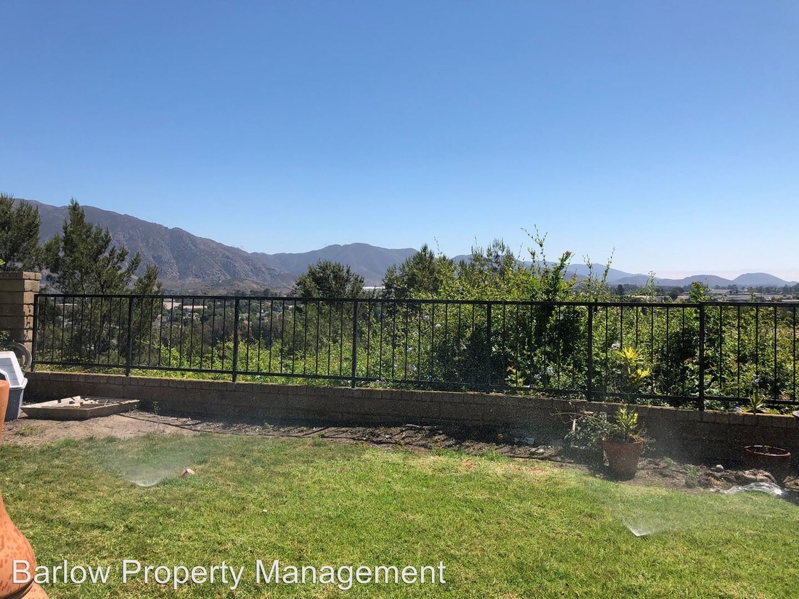 Building Photo - 3 br, 2 bath House - 5050 Laurel Park Dr